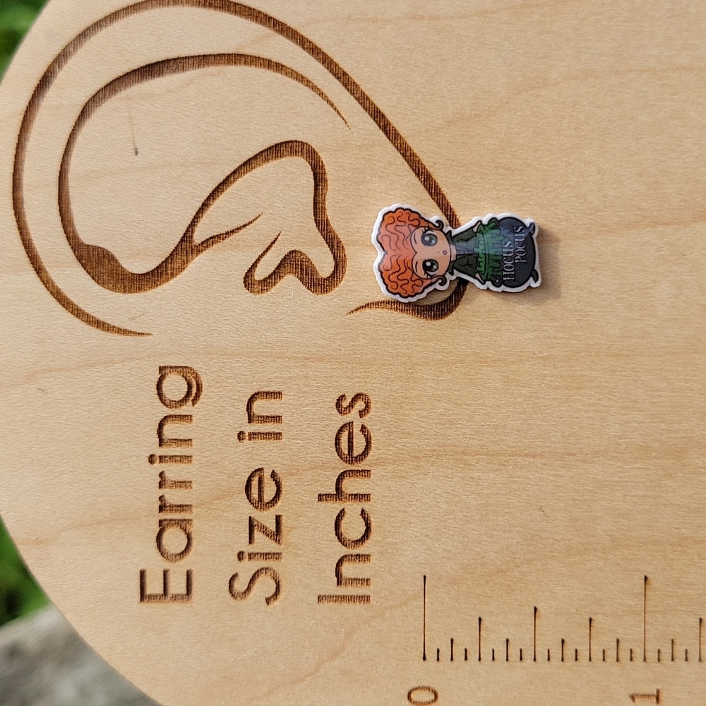 Winifred Sanderson Stud Earrings, mismatched - Picture 4 of 8